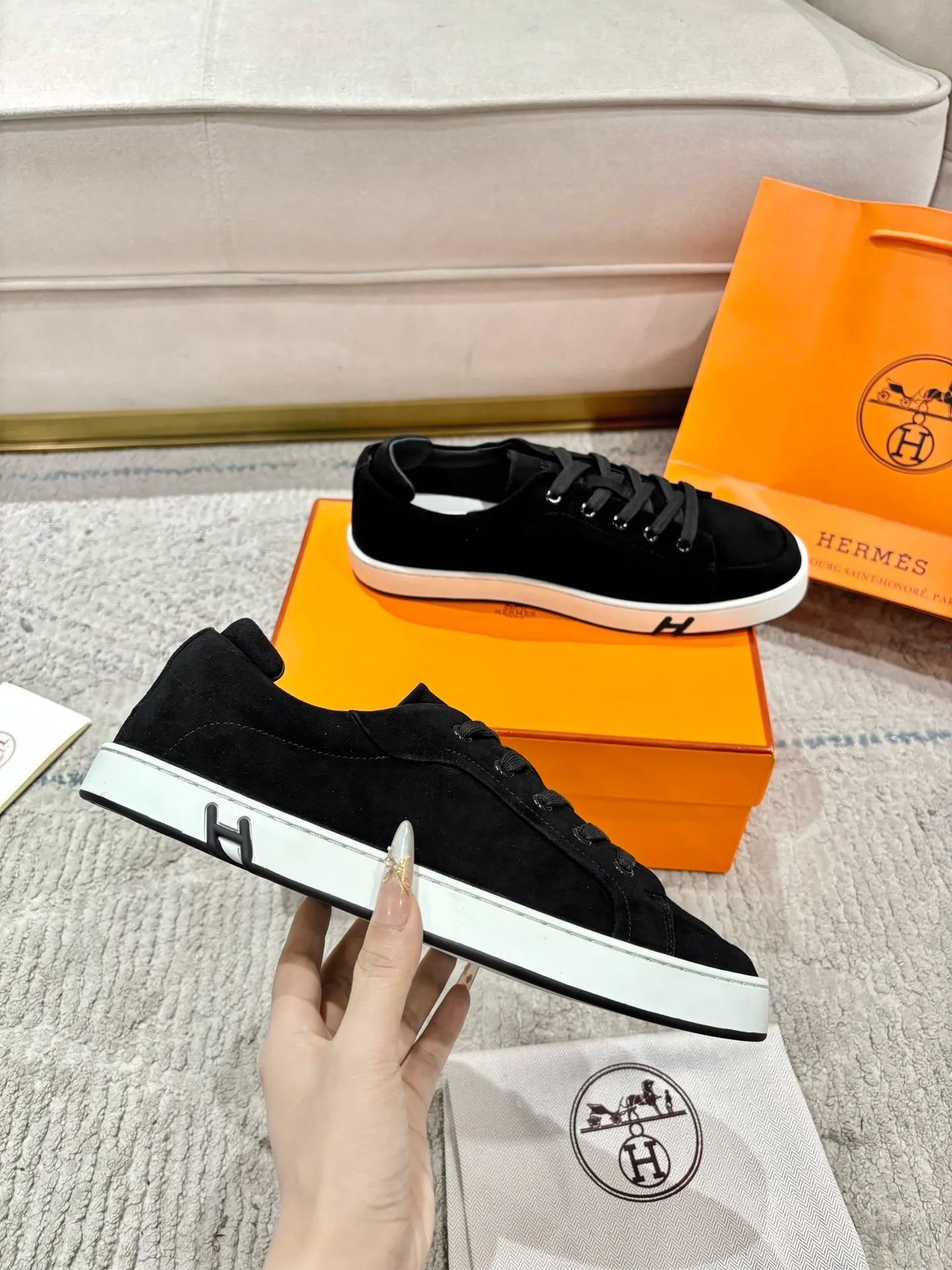 Factory direct sales p640🐘🐘Women's shoes Women's clothing Men's ➕10 Hermes·Hermès 2025ss new Lucky series men's leather loafers casual sports shoes for women Top version 🔝Original purchase, development and production👍🏻 This Hermès sports shoe is made of calfskin and suede goatskin, with iconic "H" details on the side, creating a dynamic and fashionable style. 💘 💜Material: original imported first-layer cowhide 💛Inner lining: original customized soft sheepskin 💚Sole: original molded non-slip TPU outsole ❤️Sole thickness: about 2.5cm 🤍Number of yards: 35-45👣 (40 for women and 45 for men, custom-made and non-refundable